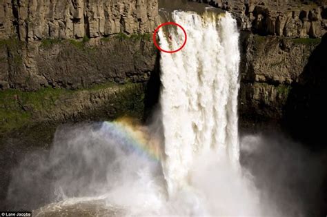 Highest waterfall kayak plunge-world record set by Tyler Bradt ...