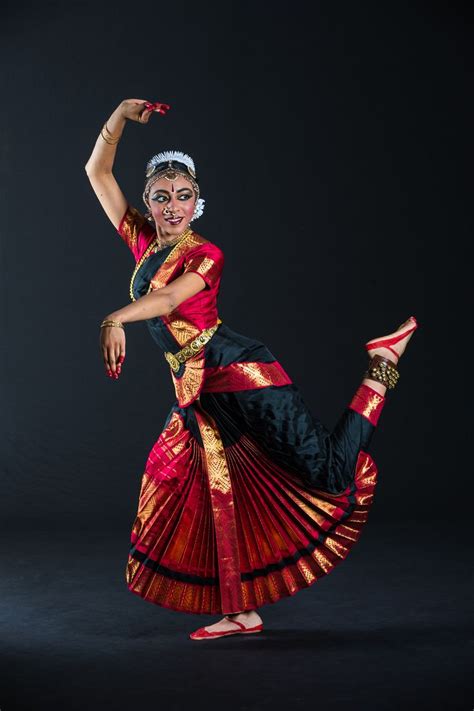 Bharatanatyam - Indian classical dance form | Bharatanatyam costume, Bharatanatyam poses, Green ...