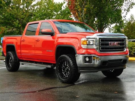 2015 GMC Sierra 1500 SLE Preffered Pkg Crew Cab 4X4 5.3L / Z71 /LIFTED