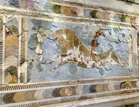 Smarthistory – Bull-leaping fresco from the palace of Knossos