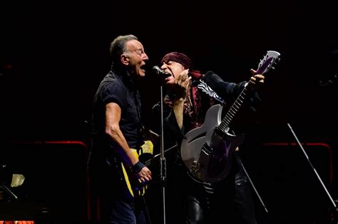 Springsteen MetLife Stadium concert review: Cookie-cutter thrills, N.J ...