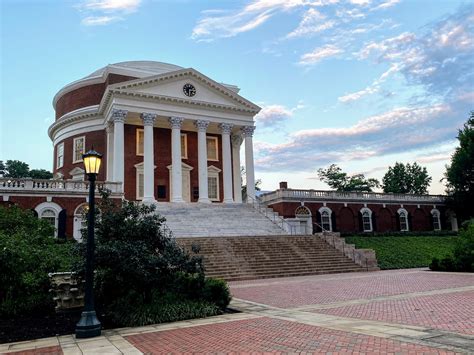 University of Virginia - live online tour from Charlottesville