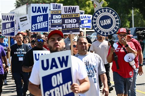 Trump Courting Union Workers Marks Republican Rarity—But UAW Has ...