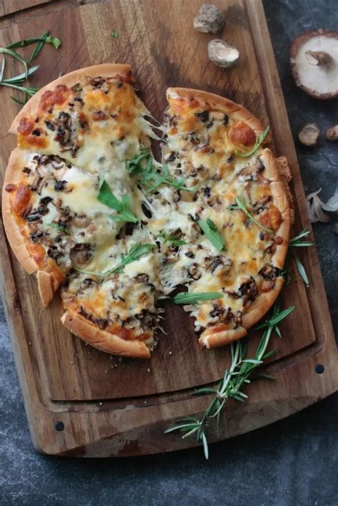 Pizza with cheese and mushrooms | Pictures of food • Foodiesfeed • Food ...