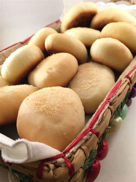 Candice's Cusina: FOODIEO: Pandesal (Filipino Sweet Bread Roll)