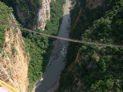 File:Beipanjiang2011RailwayFootbridge8.jpg - HighestBridges.com