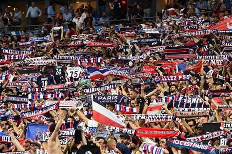 Fashion Adopts the Soccer Scarf...and Fans Just Don’t Get It - WSJ