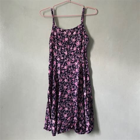 Dainty Dresses on Carousell