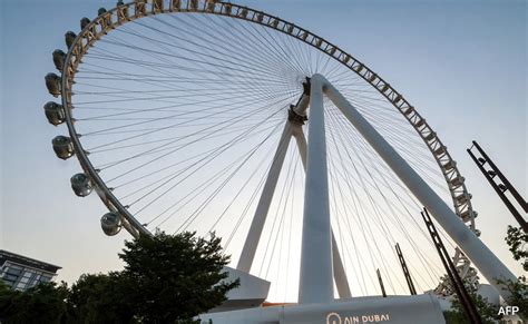 World's Largest Ferris Wheel Mysteriously Stops Turning In Dubai