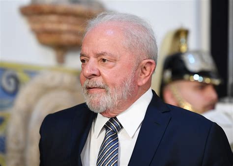 Hospitalizan al presidente Lula da Silva en Brasilia para ser operado ...