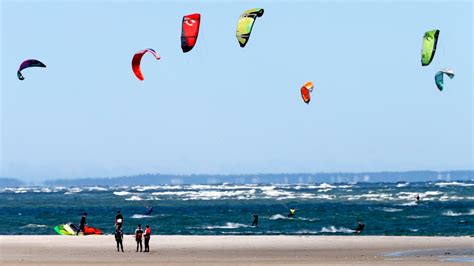 Kite-Flying Gives a Lift to People of All Ages