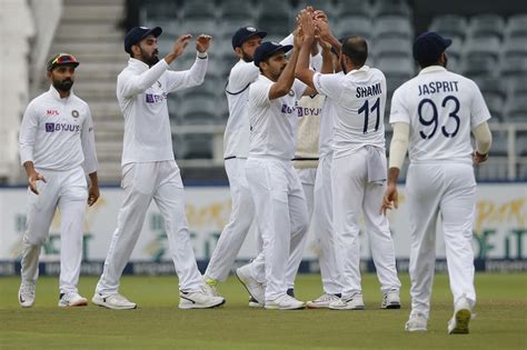 Mohammed Shami celebrates a wicket with his team-mates | ESPNcricinfo.com