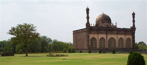 Magnificent Architectural Features of Gol Gumbaz in Bijapur, Karnataka ...