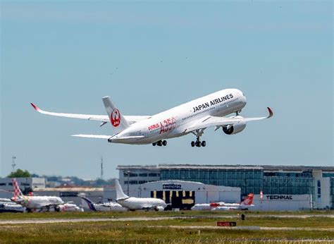 First Japan Airlines Airbus A350 XWB makes maiden flight - Aviation24.be