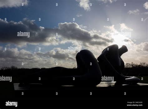 HENRY MOORE Reclining Figure, 1956–62 Stock Photo - Alamy