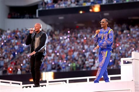 Dr. Dre And Snoop Dogg Represent For The West Coast During Super Bowl ...