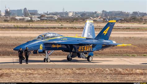 165673 - USA - Navy : Blue Angels Boeing F/A-18E Super Hornet at Miramar MCAS / Mitscher Field ...