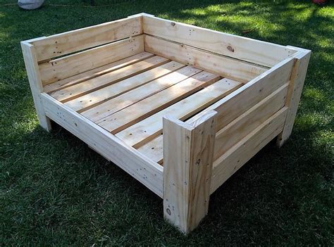 DIY Wooden Pallets Dog Bed Plan | Wood Pallet Furniture | Lit pour chien en palettes, Lit chien ...