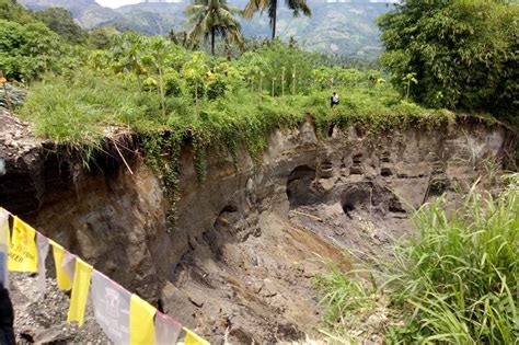 Barangay, isinailalim sa state of calamity dahil sa pagguho ng lupa | ABS-CBN News