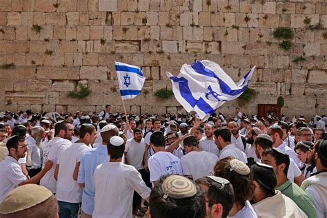 Al-Aqsa mosque from prayer to violence: Photos from Islam's holy site