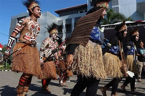 Tarian Daerah Sajojo: Sejarah, Gerakan, hingga Properti yang Digunakan - Bobo