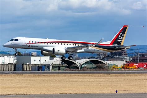 三菱航空機 Mitsubishi SpaceJet M90 JA21MJ 名古屋飛行場 航空フォト | by よつばさん 撮影2016年03月01日