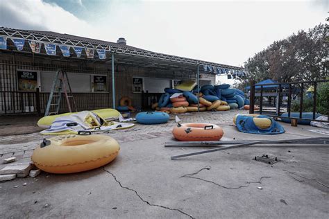 Photos of decaying Splashtown make one last wave online