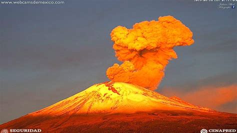 Dramatic eruption of Popocatepetl Volcano sends ash plumes 20-24,000 ft (6-7 km) in the air over ...