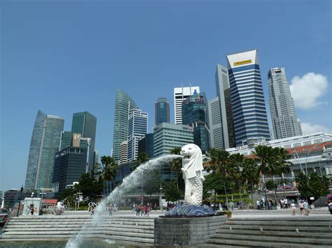 File:Merlion statue, Merlion Park, Singapore - 20110723.jpg - Wikipedia