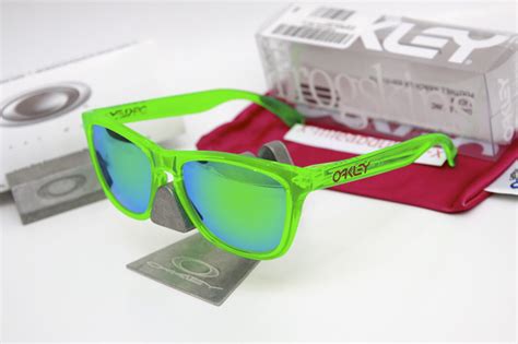 Shades4u: CUSTOM OAKLEY FROGSKINS ANTIFREEZE GREEN LENS