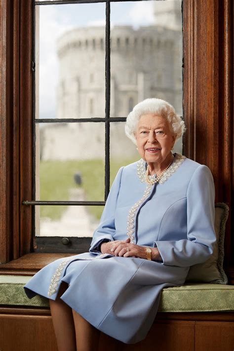 Queen Elizabeth portrait released ahead of Platinum Jubilee