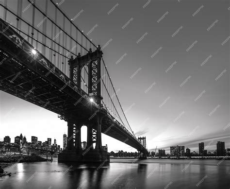 Premium Photo | Manhattan Bridge At Night