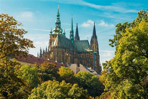 Prague Castle Tour - Trips for 20-somethings to Europe's Top Destinations