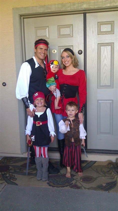 Family halloween costumes, Family halloween, Family costumes