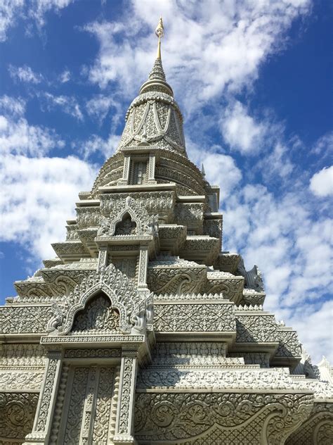 Silver Pagoda in Stadscentrum | Expedia