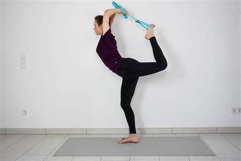 How to Use a Yoga Strap: 7 Yoga Strap Stretches and Benefits - The Yoga Nomads