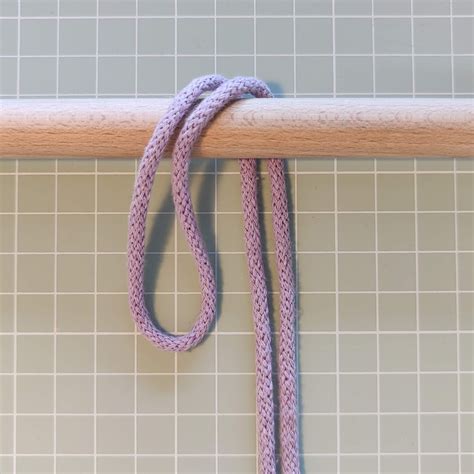 Macrame lark's head knot tutorial: Step-by-step with photos