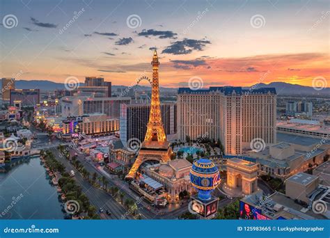 Las Vegas strip at sunrise editorial image. Image of casino - 125983665