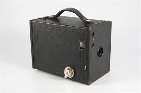 Kodak No 2 Brownie Model F camera (1/2)