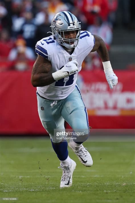 Dallas Cowboys outside linebacker Micah Parsons rushes in the first...