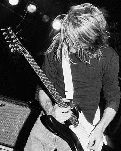 √ Kurt Cobain Bacon Number