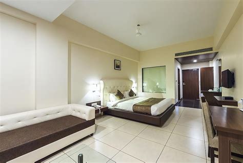 Hotel Lake View Best Rates on Saputara Hotel Deals, Reviews & Photos