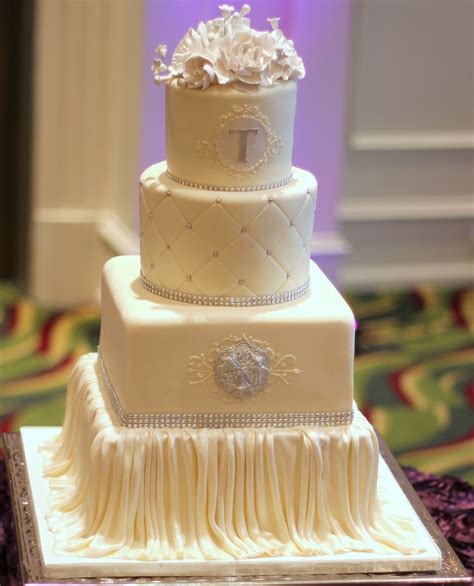 10 Beautiful Wedding Cakes We Love