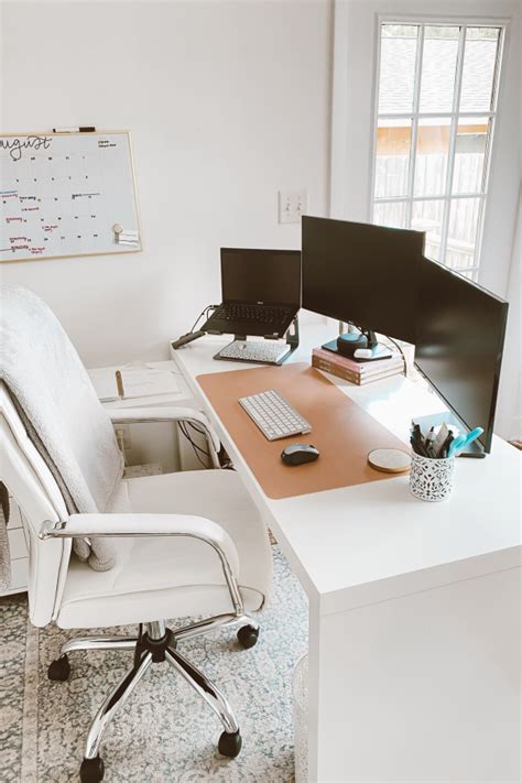 Office setup inspiration | Home office setup, Home office decor, Cozy ...