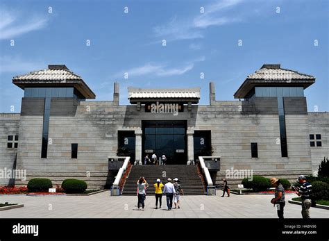 Terracotta warriors museum Xi'an China Stock Photo: 126877330 - Alamy