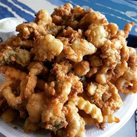 9 Acadian Foods You Have to Try in New Brunswick | Canadian cuisine, Fried clams, Food