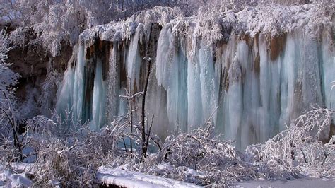 Winter at Plitvice Lakes - Nacionalni park "Plitvička jezera"