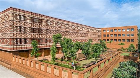 Traditional patterns and local crafts: a civic center in India - Domus