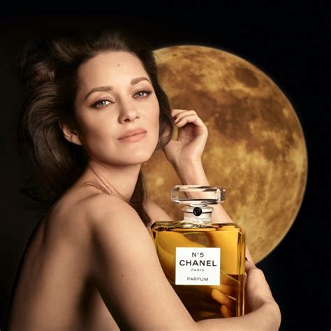 Marion Cotillard Chanel No. 5 Holiday 2022 Perfume Campaign