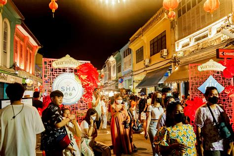 Tour of Phuket Old Town with Thalang Road Night Market | TUI